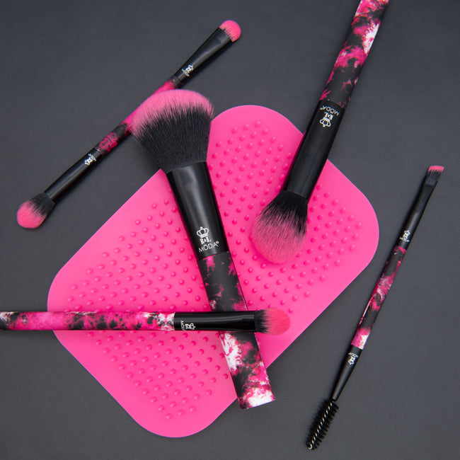 MŌDA® Neon Pink Tie Dye Kit with Scrubby — detail