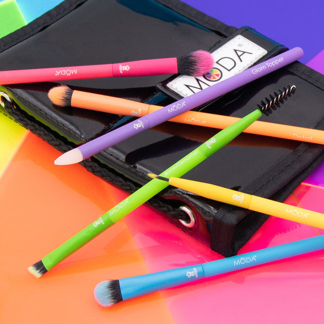 MŌDA® Totally Electric Bright Eye Flip Kit — detail